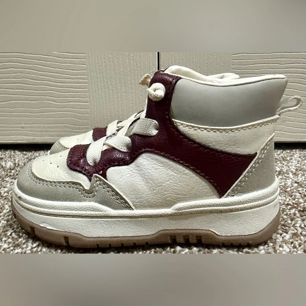 OshKosh B'Gosh Size 6M Toddler Sneakers